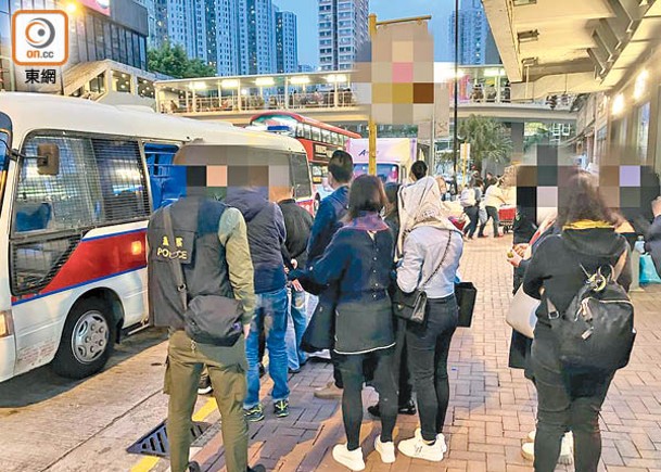 荃灣觀塘冚賭  46人被捕