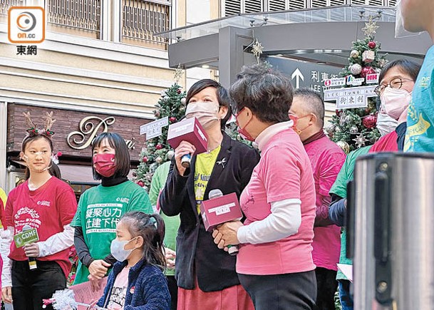 政情：賀聖誕展歌喉  何永賢唔怕獻醜