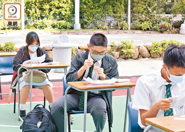 中小學及幼稚園師生每日回校前仍需先快測及量體溫。