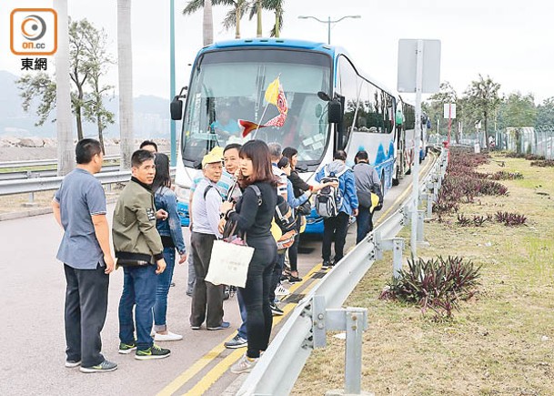 中港通關距離農曆新年僅約兩周，預期不會有大批內地旅行團訪港。