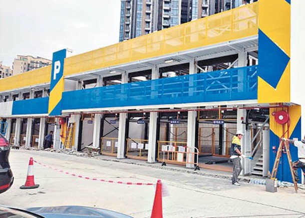 政府早前公布去年底啟用的大埔白石角科城路的自動泊車系統停車場，被市民揭發尚未啟用。