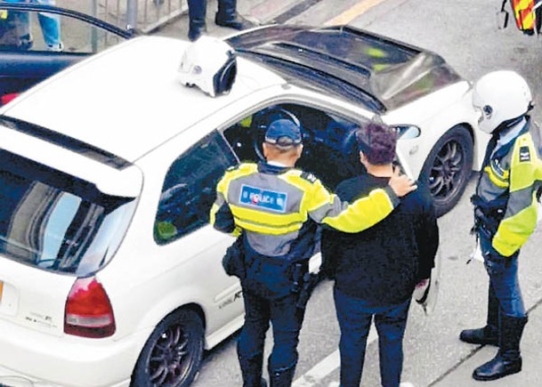 警方截查涉事私家車。