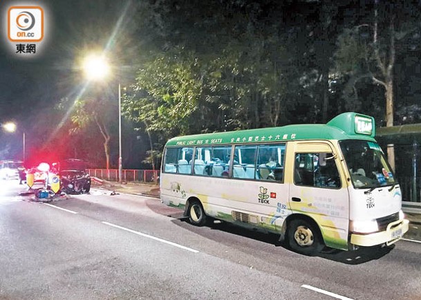 涉事車輛停在現場。（馬竟峯攝）