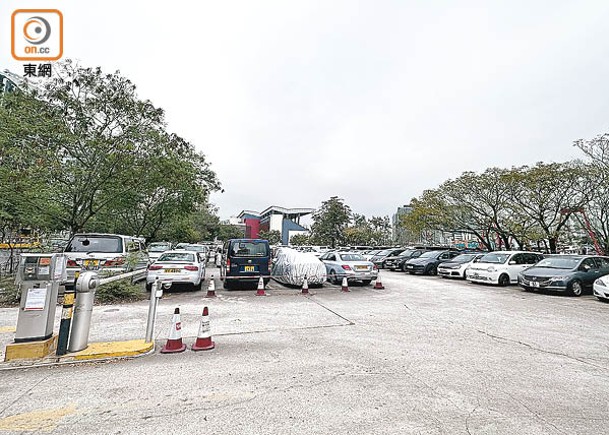 區議員指湖山路停車場突然宣布於1月31日被收回，且未知用途。