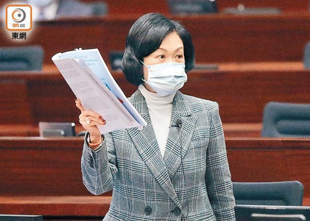 葉劉淑儀形容律師團隊的行為「非常愚蠢、唔尊重、不智」。