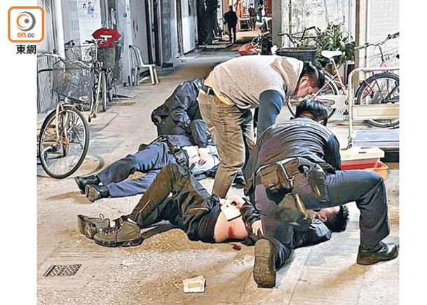 1月24日：坪洲開槍警員與疑犯同告受傷。