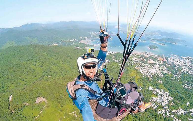 死者鍾旭華為滑翔傘運動愛好者。