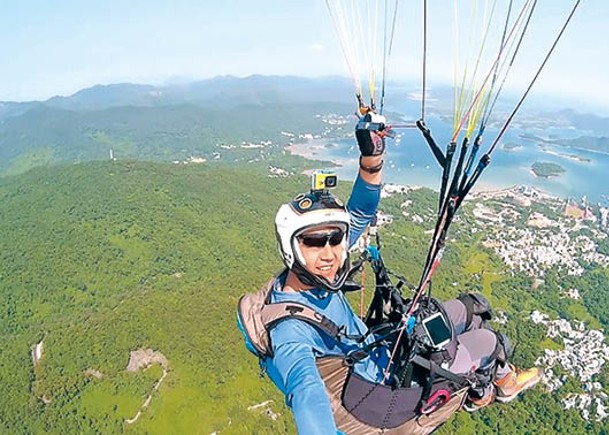 死者鍾旭華為滑翔傘運動愛好者。