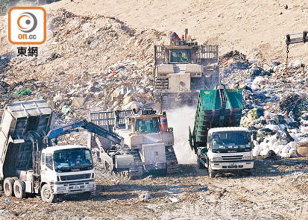 簡約公屋將產生大量垃圾運往堆填區。