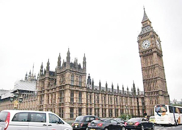 英國內政部指過去兩年，已錄得14.45萬人經BNO Visa赴英。