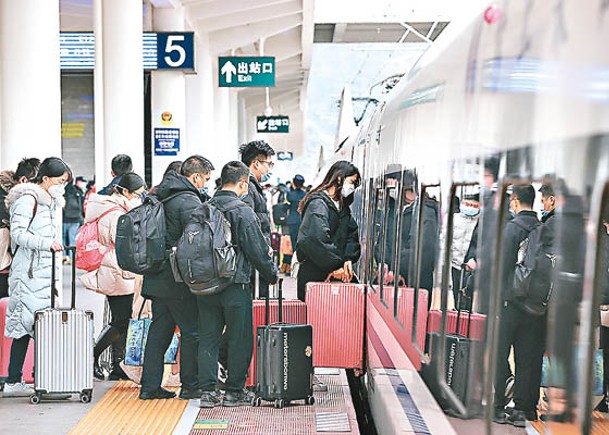 香港高鐵於2018年正式通車，當時一度吸引到不少內地及澳門旅客訪港。