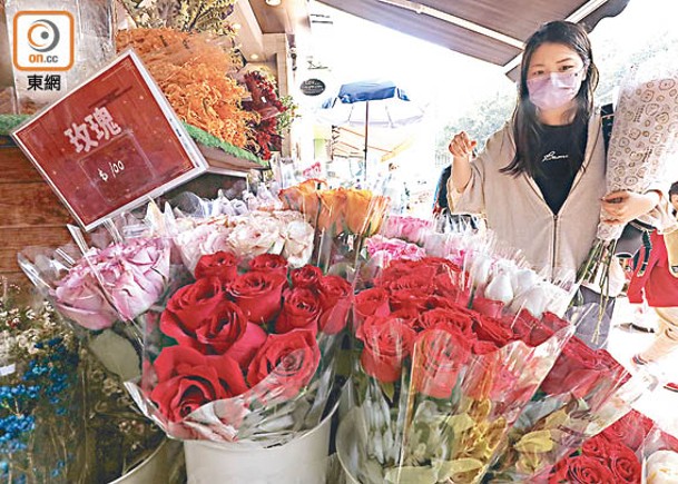 玫瑰花今年價格受天氣影響而飆升。（陳德賢攝）