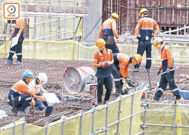 政府未來將大力發展建造業創新科技，有助減少建造業人力需求。