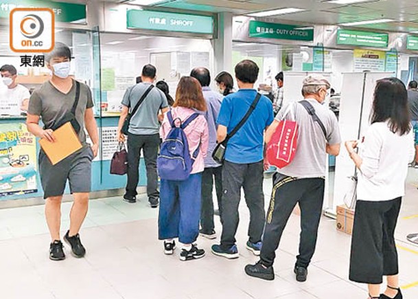 有中港司機批評運輸署審批「禁區紙」申請過慢，影響生計。