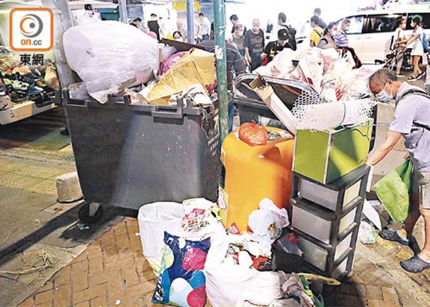 政府擬今年實行垃圾徵費及提前管制即棄外賣餐具。