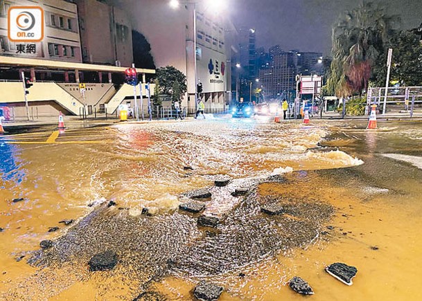 梨樹路爆水管  30萬人受影響