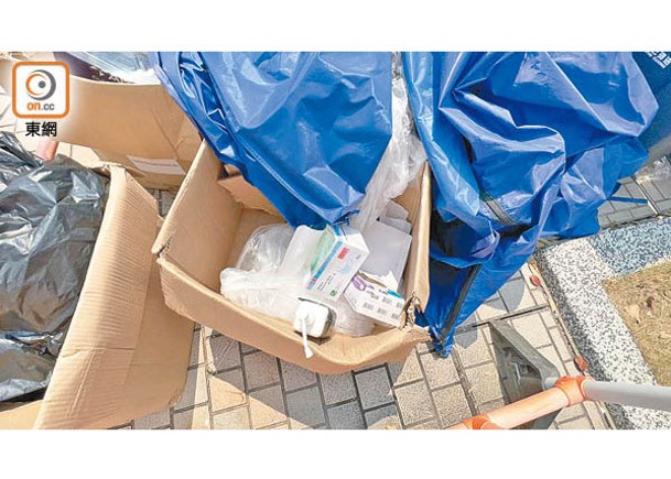 不少抗疫醫療消耗品被市民當作廢物丟棄。