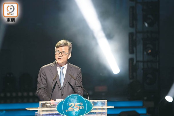 《生生不息25周年音樂會》於上年11月舉行，中國移動香港董事長李鋒博士為活動致開幕詞。