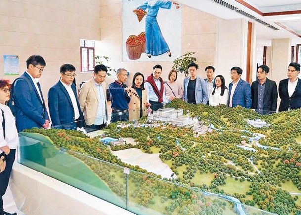 多名議員日前考察惠州環境園。