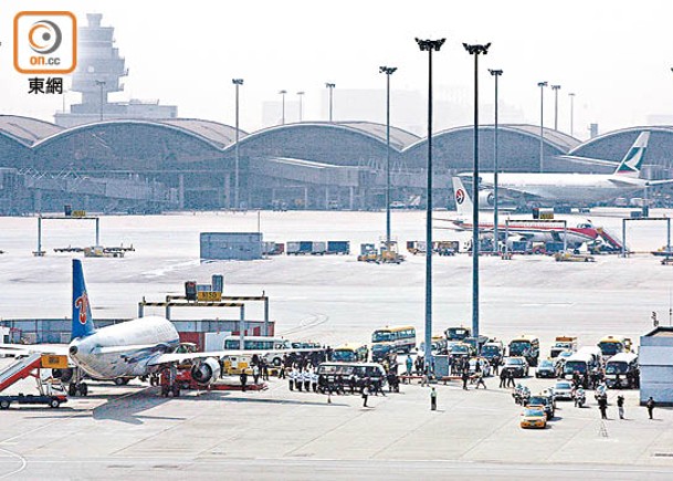 新加坡航空貨機誤報起火  急降港機場
