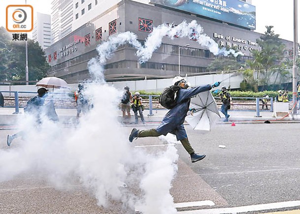 政總外暴動  12人囚48至63月