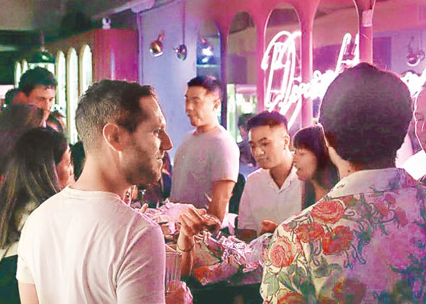 灣仔酒吧預期七欖能推動人流。