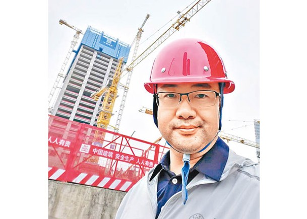 尚海龍參觀深圳前海嘅建築發展。