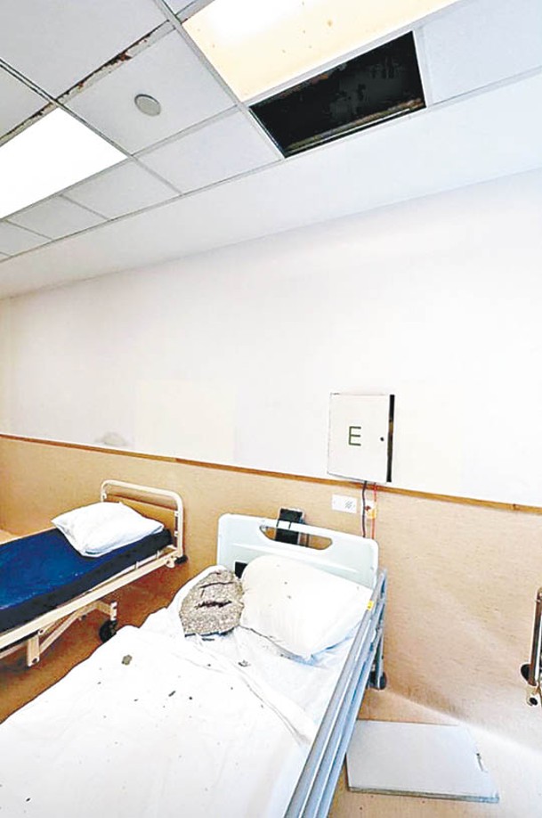 青山醫院去年底曾塌天花，石屎掉落病床上。