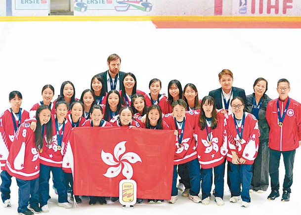 香港女子冰球隊在世界女子冰球錦標賽的賽事中，歷史性奪得金牌。