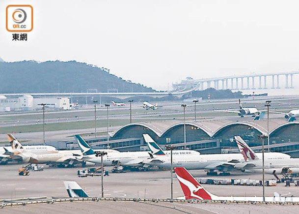 香港國際機場再膺全球貨運最繁忙
