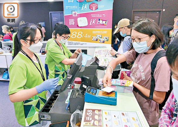 香港嘅科技普及化，與內地、新加坡等地區仍有不少差距。