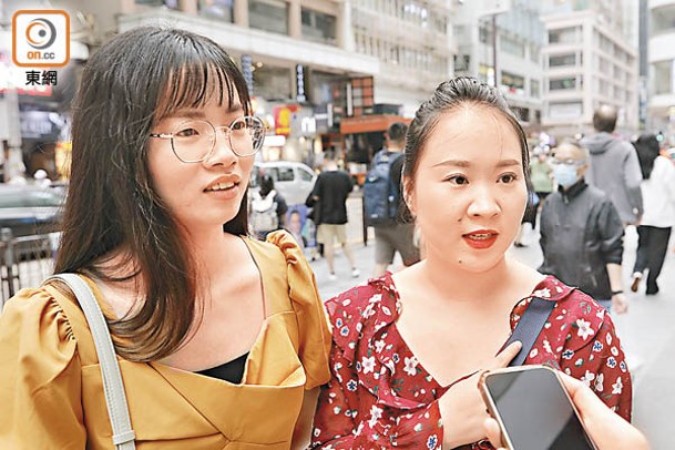 楊小姐（右）與朋友表示打算留港旅遊3至4天。