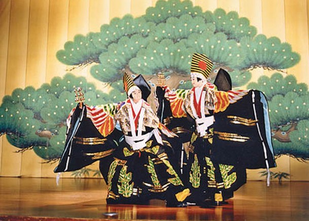 《三番叟》是祈求國泰民安、五穀豐登和舞台平安的傳統舞蹈。