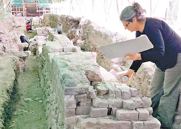 市建局委託的考古團隊，利用近7年時間完成對衙前圍村考察研究。
