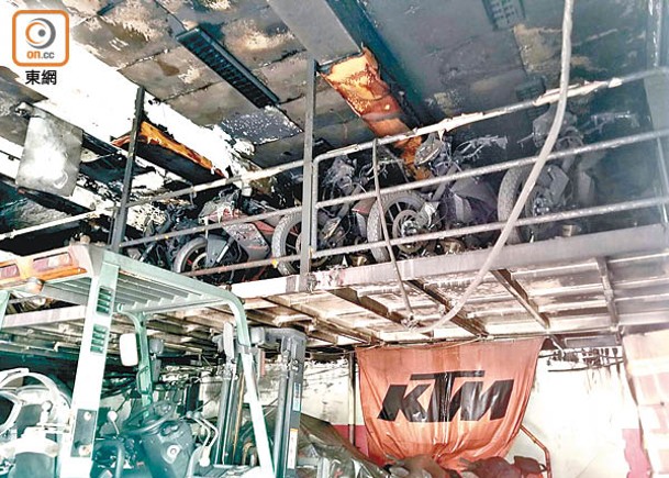 維修中心內的電單車焚毀。（朱偉坤攝）