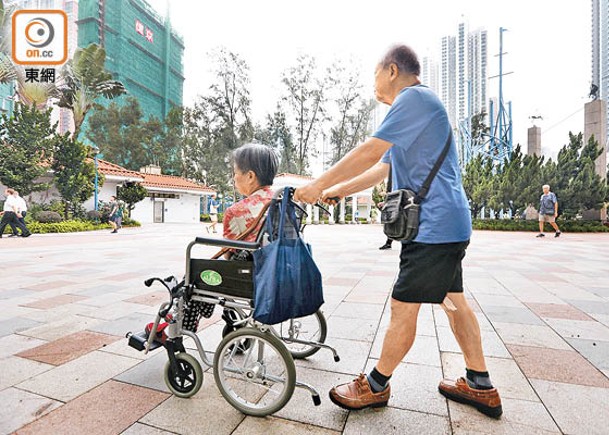 支援不足下，「以老護殘」個案在香港並不罕見。