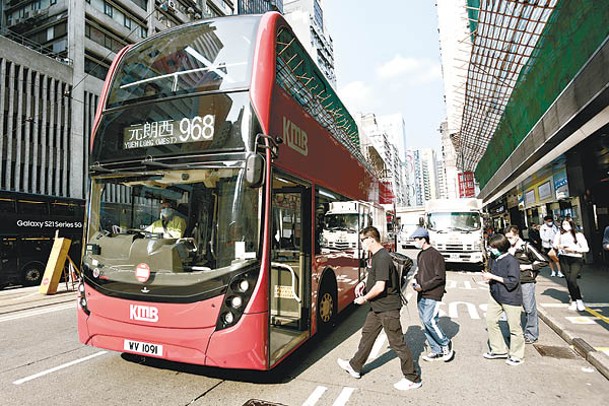 政府批准巴士公司加價，本月18日起實施。
