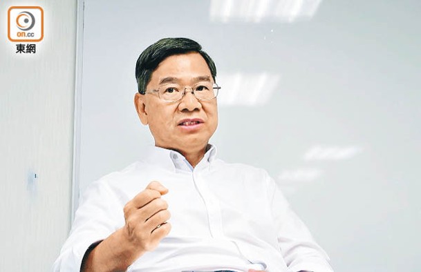 李耀培批評部門各自為政，「歎慢板」令本港電動車發展落後於其他地區。