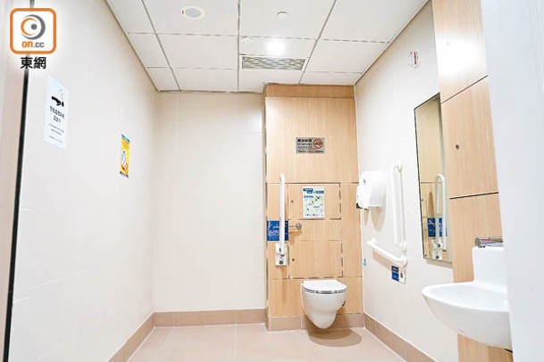 新急症室的所有廁格均設監察儀器。