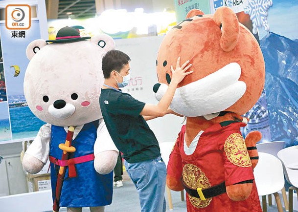 南韓攤位準備派出兩隻穿上傳統服飾的吉祥動物坐鎮。