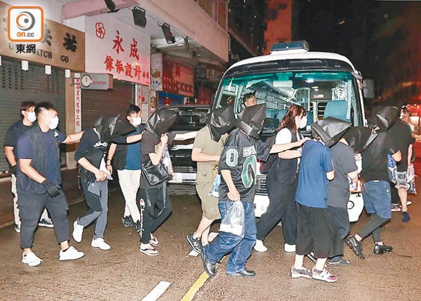 上海街搗毒品飯堂武器庫  9男女被捕