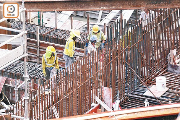 建造業人手荒，政府近日決定輸入外勞。