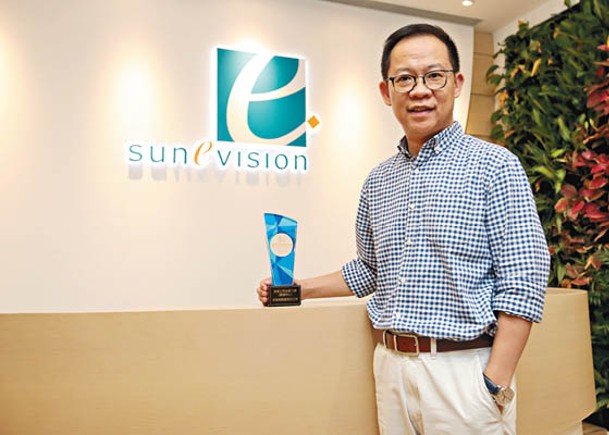 湯國江稱，新意網很高興獲頒超卓上市企業大獎，肯定公司優質創新的數據中心服務及在專業技術領域的成就。