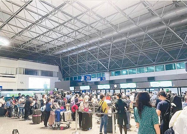 旅客經台灣桃園機場出境。（中時電子報圖片）