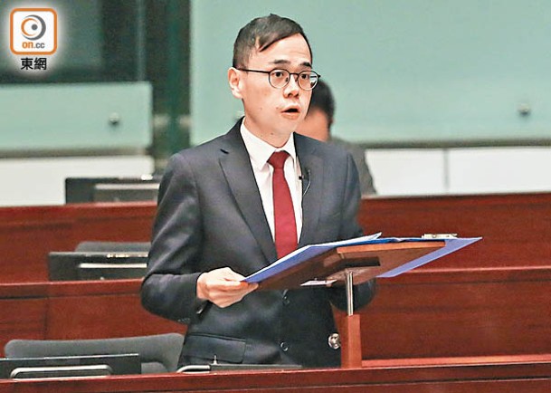黃俊碩質問當局是否要等到整個香港無晒人，運作唔到先至做嘢。
