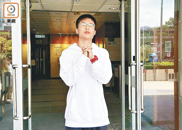 被告劉駿軒被控3項非禮罪。