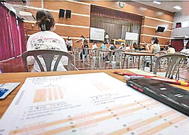 疑有本港教師在內地社交平台公開國安法考試時的試卷及考場。