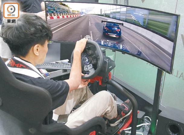玩家可體驗在港道路賽車的樂趣。