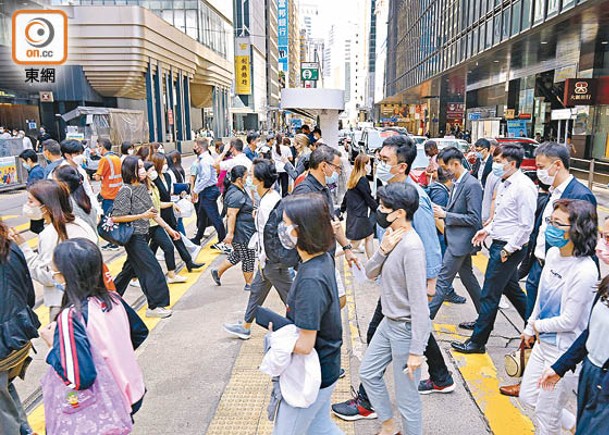 4大產業瓣瓣衰  港經濟瀕倒退