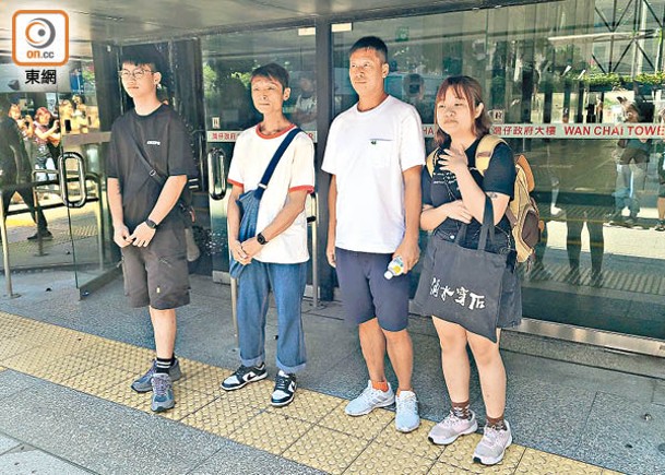 4名被告（左起）黃俊宇、翁家文、曾浩源及林小薇被裁定罪成，各判罰款6,000元。